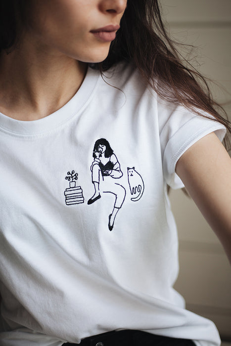 t-shirt | girl with tea